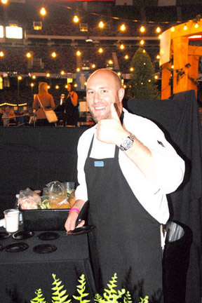 Top Chef Hosea Rosenberg is having a good time.